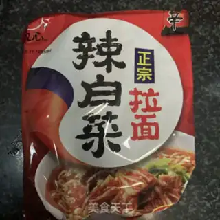 Make Spicy cabbage, bubbly noodles step 1