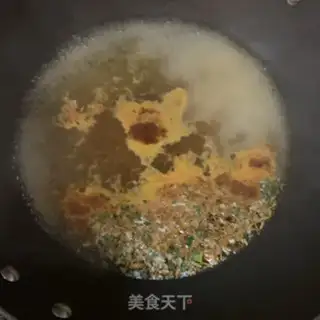 Make Spicy cabbage, bubbly noodles step 3