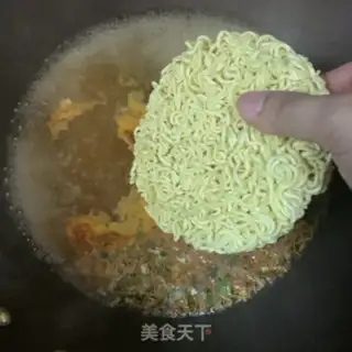 Make Spicy cabbage, bubbly noodles step 4