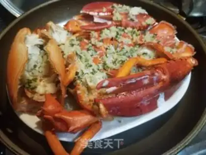 Make A fan with garlic and lobster step 10