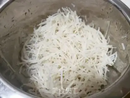 Make A radish bun step 0
