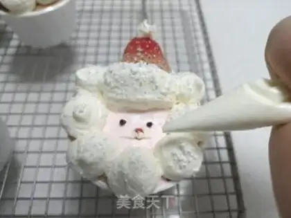Make Christmas cupcakes step 9