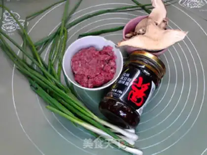 Make Spicy beans, mushroom beef, black wheat pie step 0