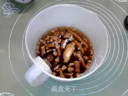 Make Spicy beans, mushroom beef, black wheat pie step 1