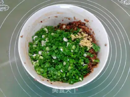 Make Spicy beans, mushroom beef, black wheat pie step 5