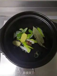 Make A chicken leg with a potato step 0