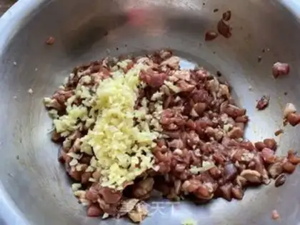 Make The radish greasy pork dumpling step 0