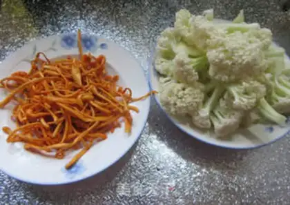 Make Worm mushrooms and broccoli step 0