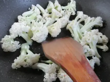 Make Worm mushrooms and broccoli step 1