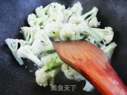 Make Worm mushrooms and broccoli step 3