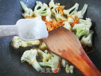 Make Worm mushrooms and broccoli step 6