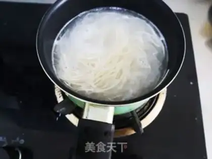 Make Sour spicy. Soup noodles step 3