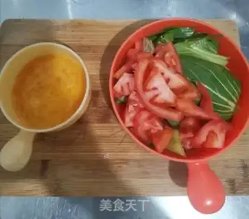 Make Tomato egg noodles step 1