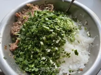 Make The radish greasy pork dumpling step 13
