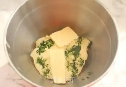 Make Smash the tea and cream with two-coloured toast step 3