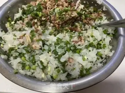 Make The radish greasy pork dumpling step 14