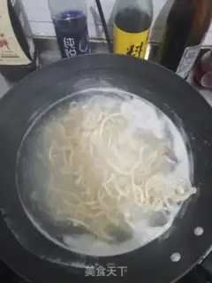 Make Tomato egg noodles step 4