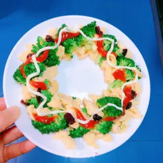 Make Christmas Ring step 7