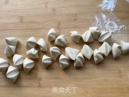 Make The radish greasy pork dumpling step 17