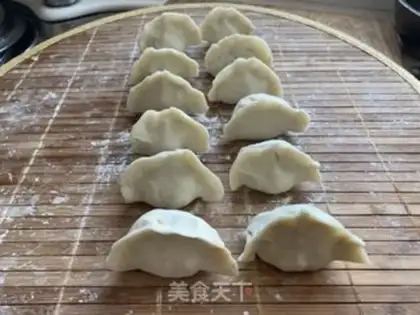 Make The radish greasy pork dumpling step 22
