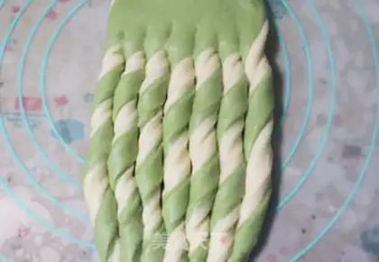 Make Smash the tea and cream with two-coloured toast step 9