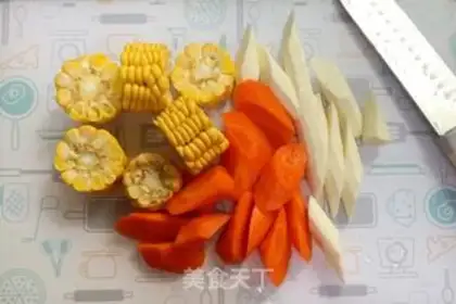 Make Corn carrot bone soup step 1
