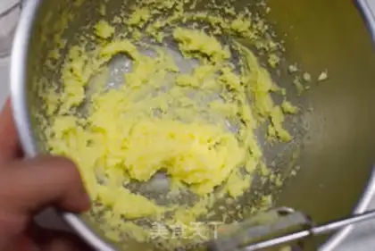 Make Christmas snowflake crack cookies step 6