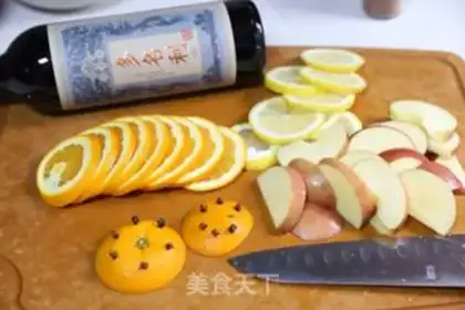 Make Christmas hot wine step 2