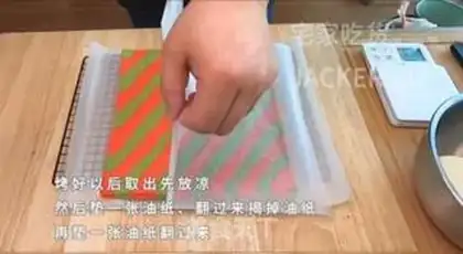 Make Christmas double Swiss roll cake step 18