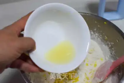 Make Christmas snowflake crack cookies step 11