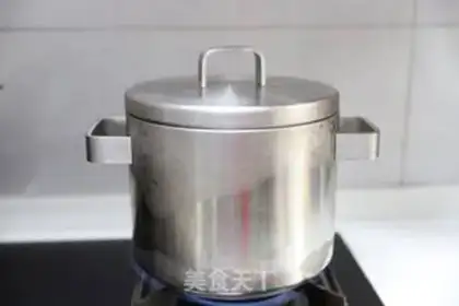 Make Christmas hot wine step 5