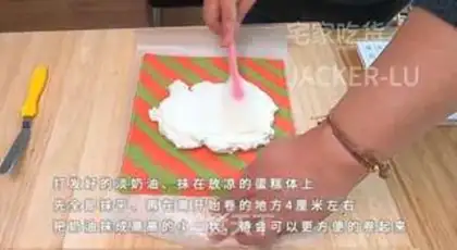 Make Christmas double Swiss roll cake step 22