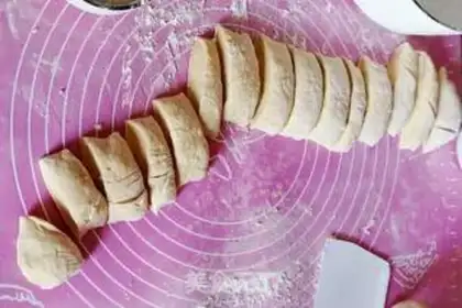 Make Pumpkin hair rolls step 4