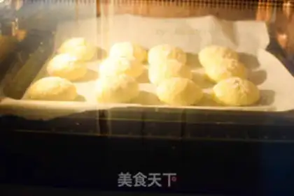 Make Christmas snowflake crack cookies step 16