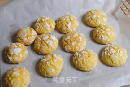 Make Christmas snowflake crack cookies step 17