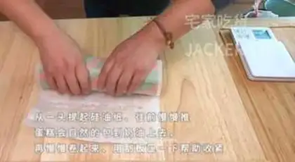 Make Christmas double Swiss roll cake step 25