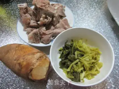 Make Pickles and meat soup step 0