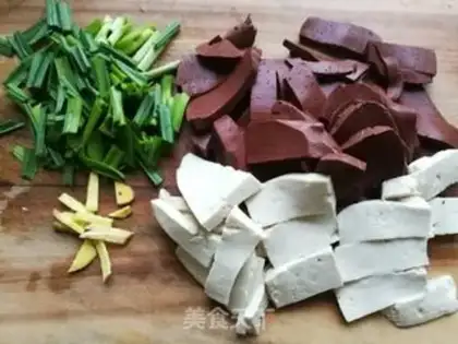 Make Garlic sprouts and tofu step 0