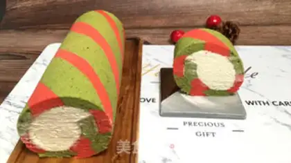 Make Christmas double Swiss roll cake step 29