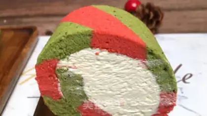 Make Christmas double Swiss roll cake step 30
