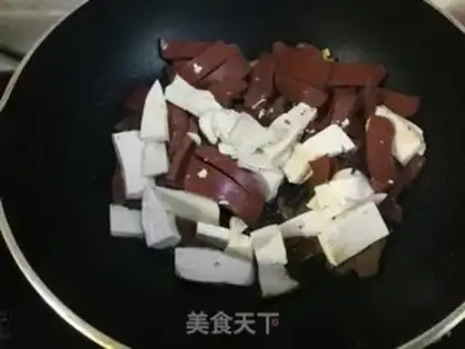 Make Garlic sprouts and tofu step 2