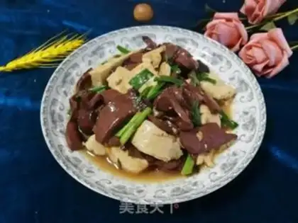 Make Garlic sprouts and tofu step 4