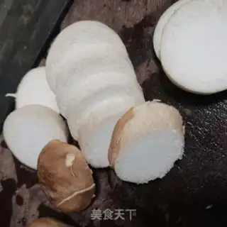 Make Red chicken leg mushrooms step 1