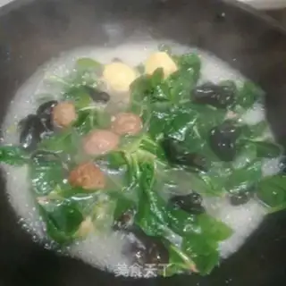 Make Wood spinach meatball soup step 5
