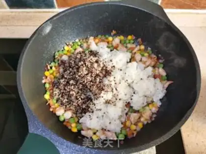 Make Quail rice with fat shrimp step 9