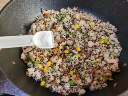 Make Quail rice with fat shrimp step 10