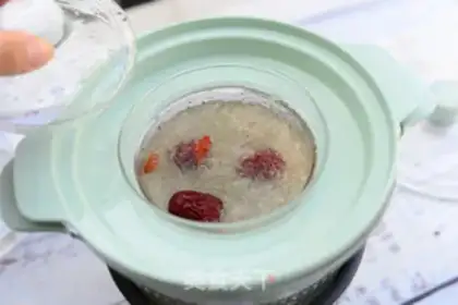 Make "Red-tree ice cream swallow nest." step 4