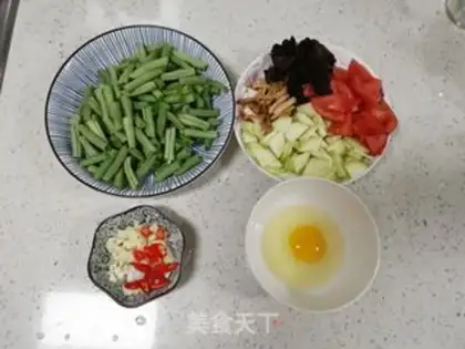 Make Eggs, tomatoes, beans step 1