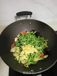 Make Eggs, tomatoes, beans step 10