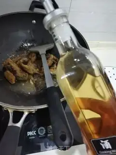 Make Clear the salted fish step 2